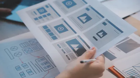 Illustration abstraite évoquant la structuration d'un projet web en sections claires et ordonnées